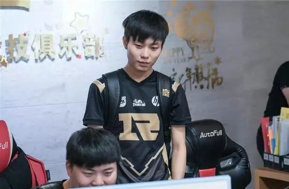 更迭频繁的